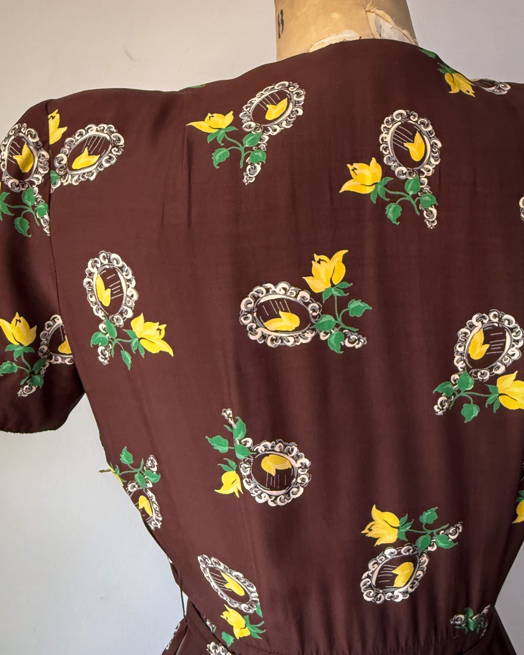 40s Brown Novelty Magic Mirror Floral Print Belted Dress / XS