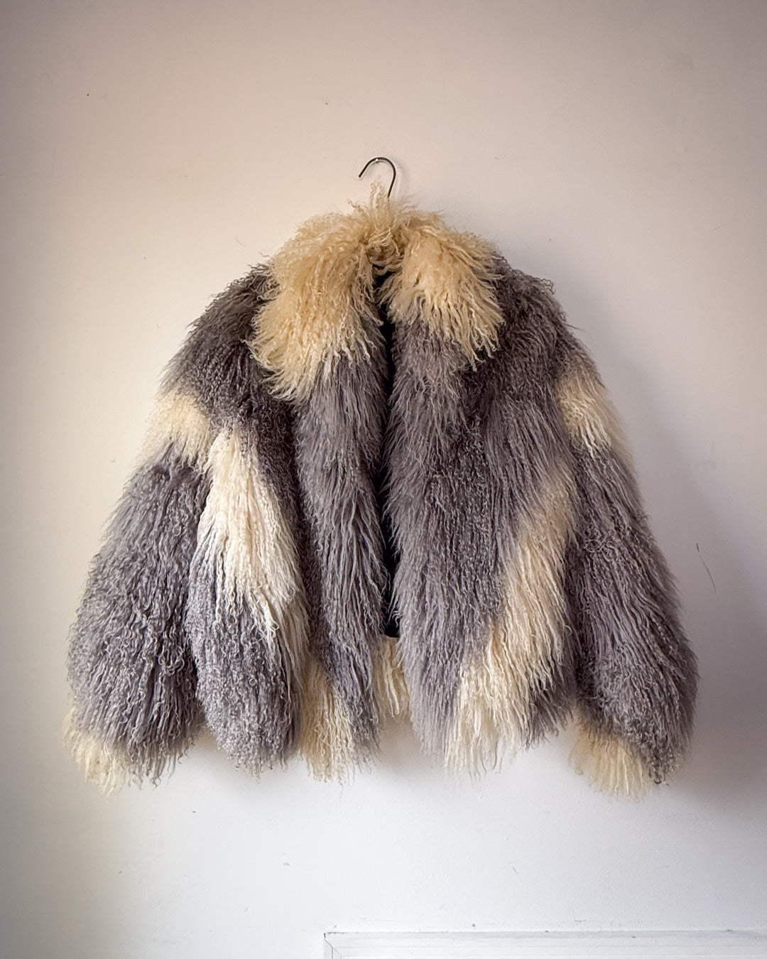70s Ivory & Gray Shaggy Tibetan Lamb Fur Batwing Sleeve Coat / S-XL