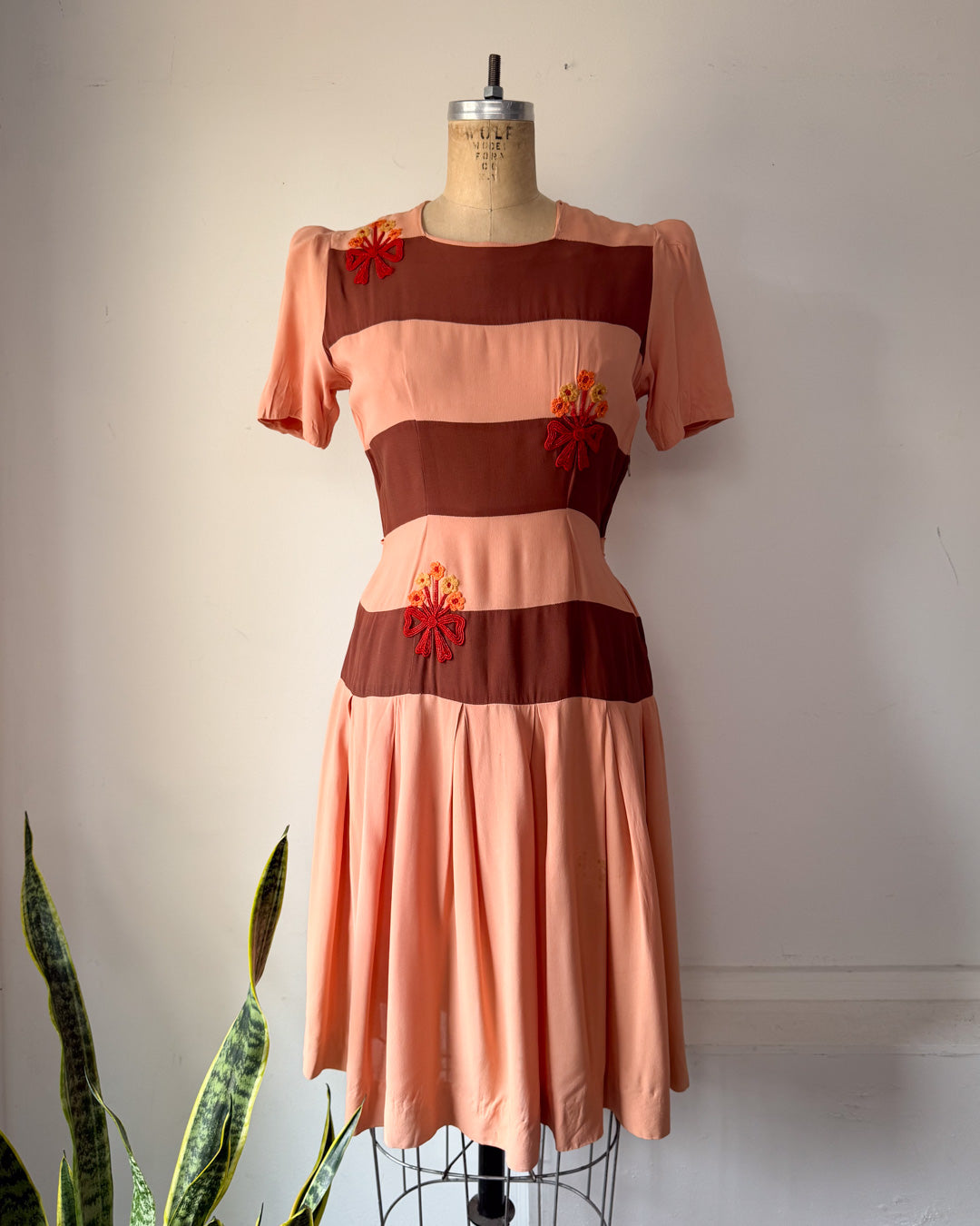 40s Carole King Embroidered Dress / S