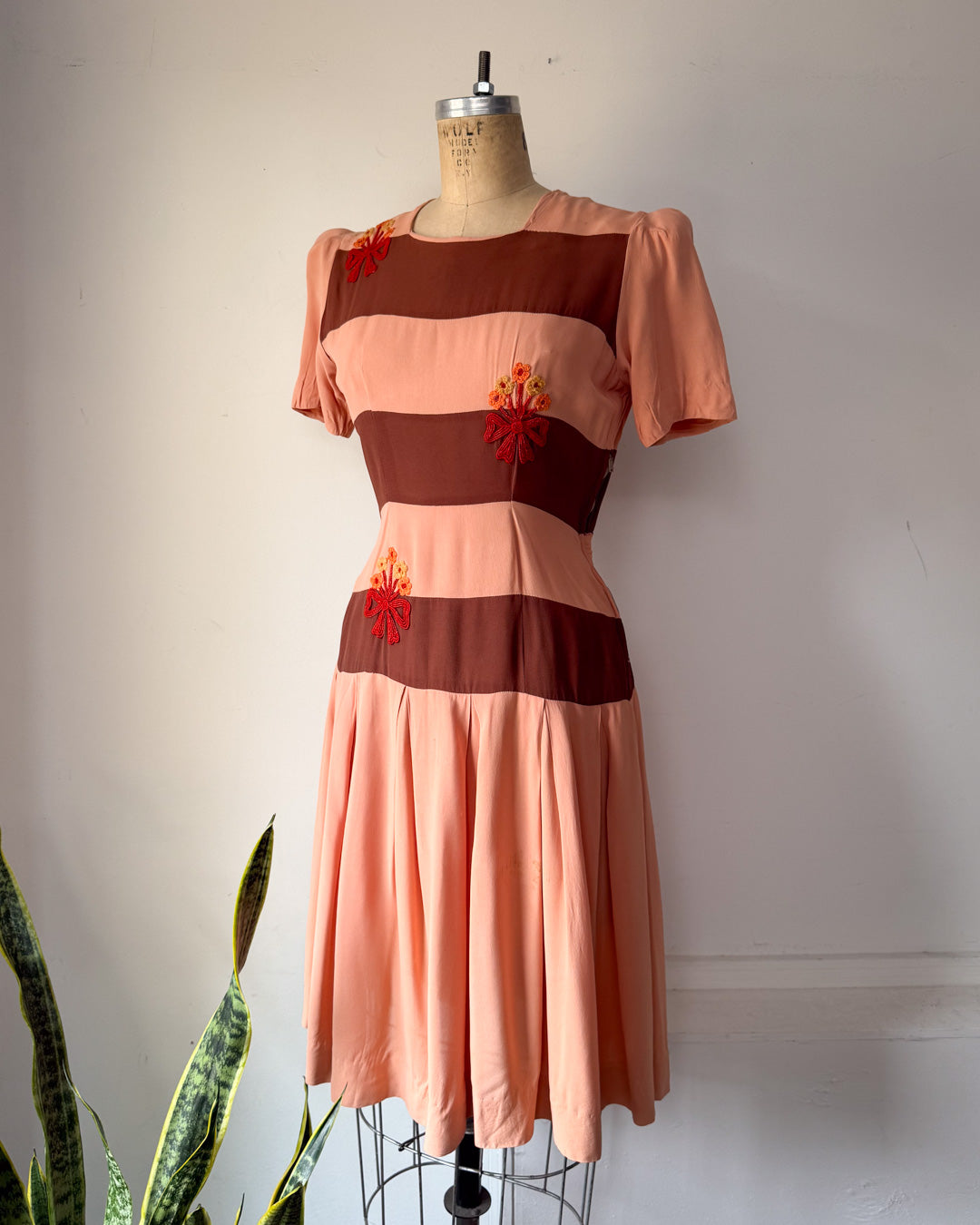 40s Carole King Embroidered Dress / S