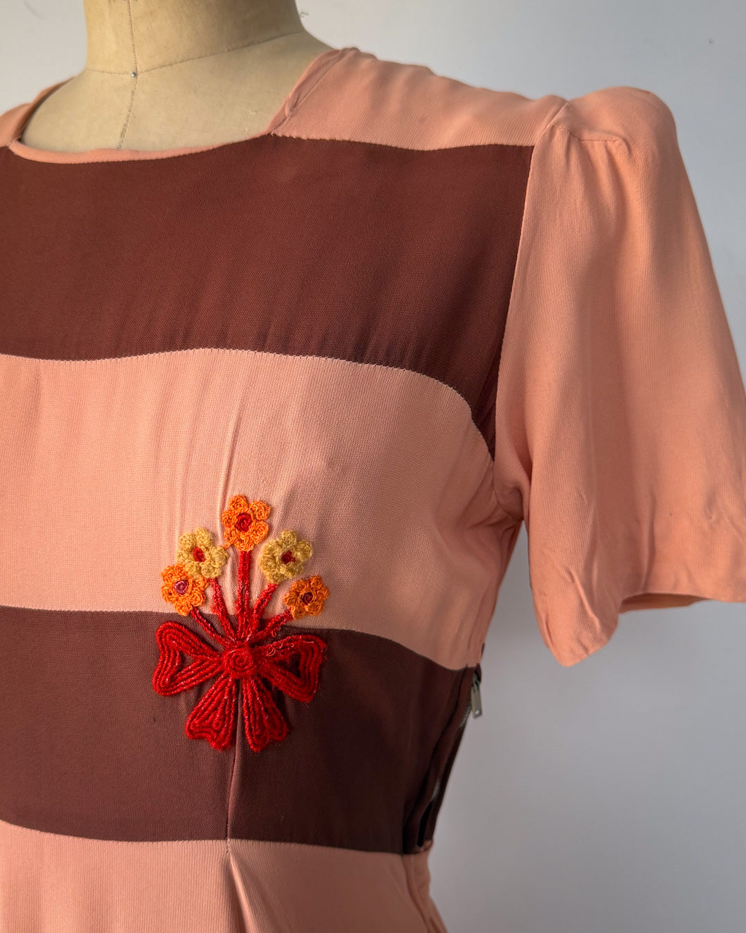 40s Carole King Embroidered Dress / S