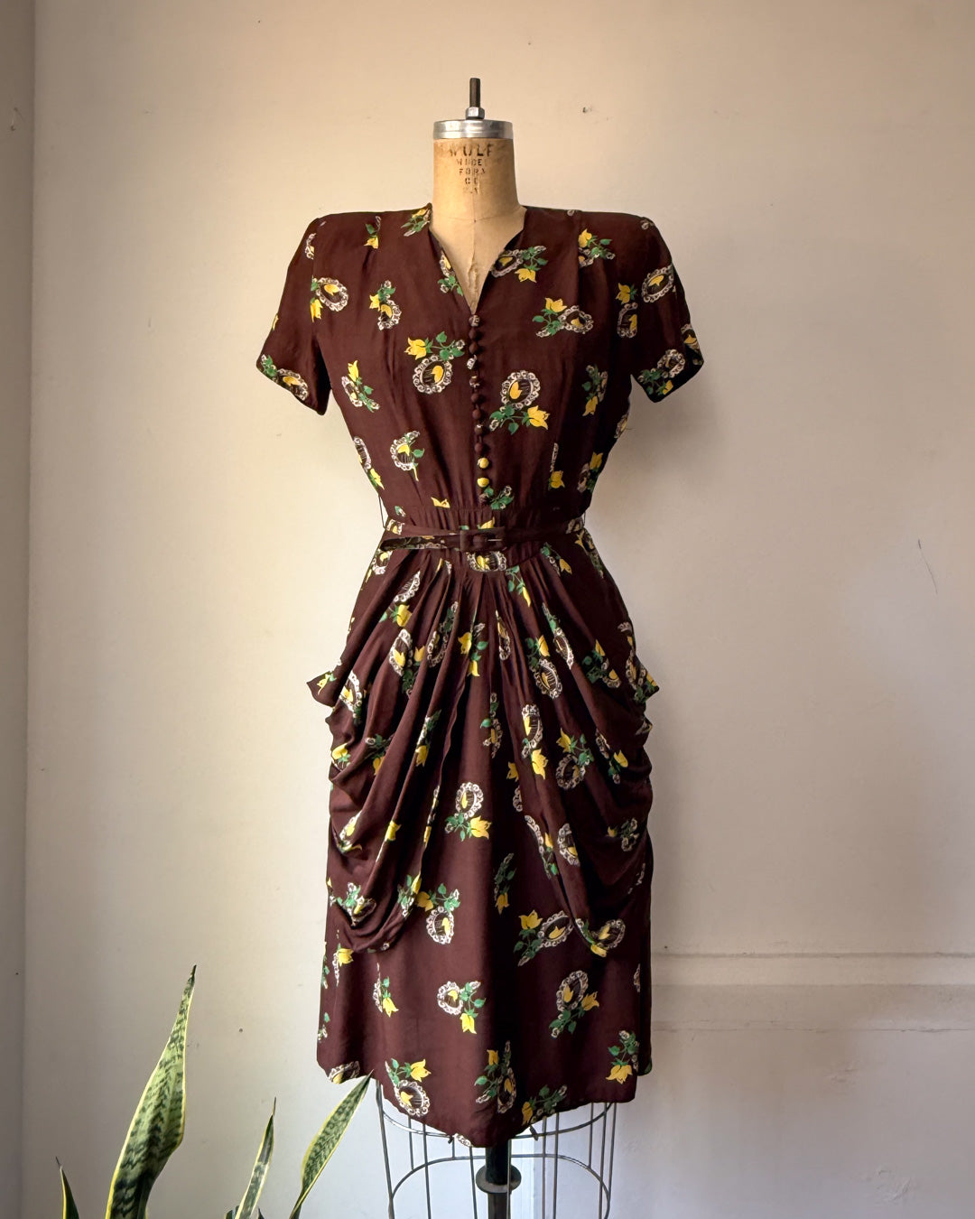 40s Brown Novelty Magic Mirror Floral Print Belted Dress / XS