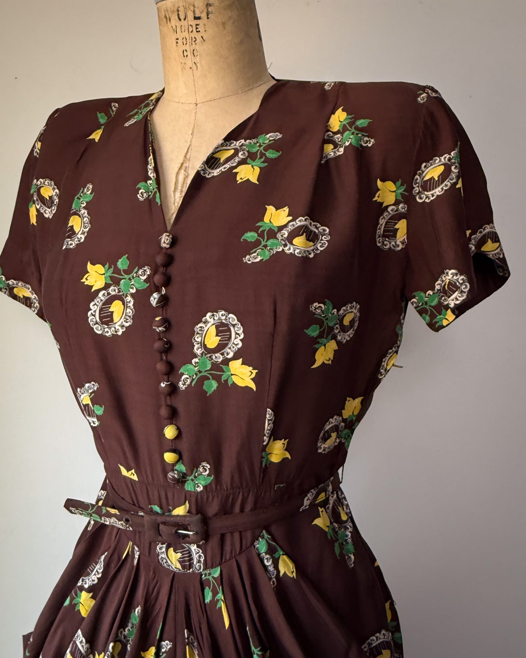 40s Brown Novelty Magic Mirror Floral Print Belted Dress / XS