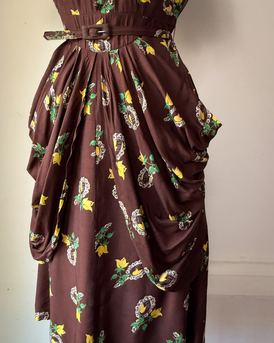 40s Brown Novelty Magic Mirror Floral Print Belted Dress / XS