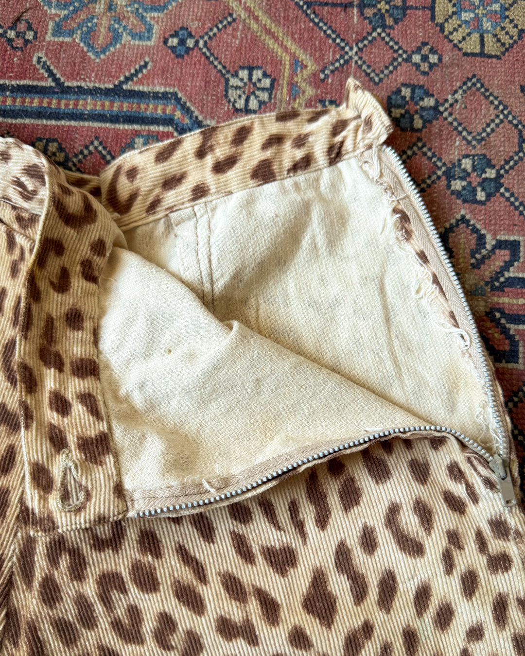50s Leopard Print Cotton Corduroy Shorts / XS
