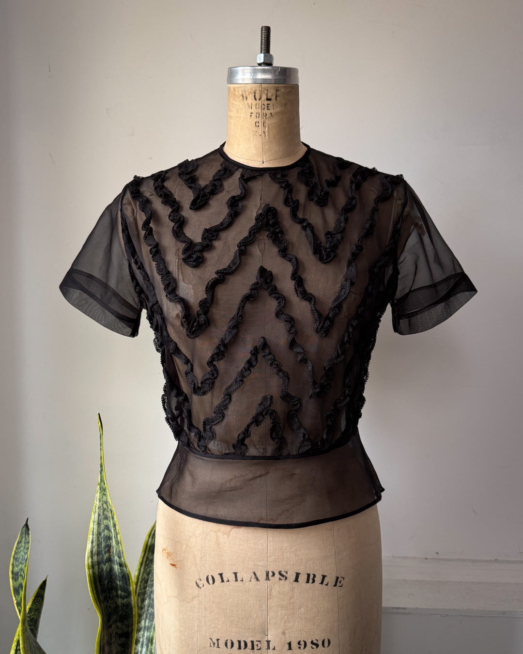 50s Sheer Black Zig Zag Short Sleeve Blouse / M