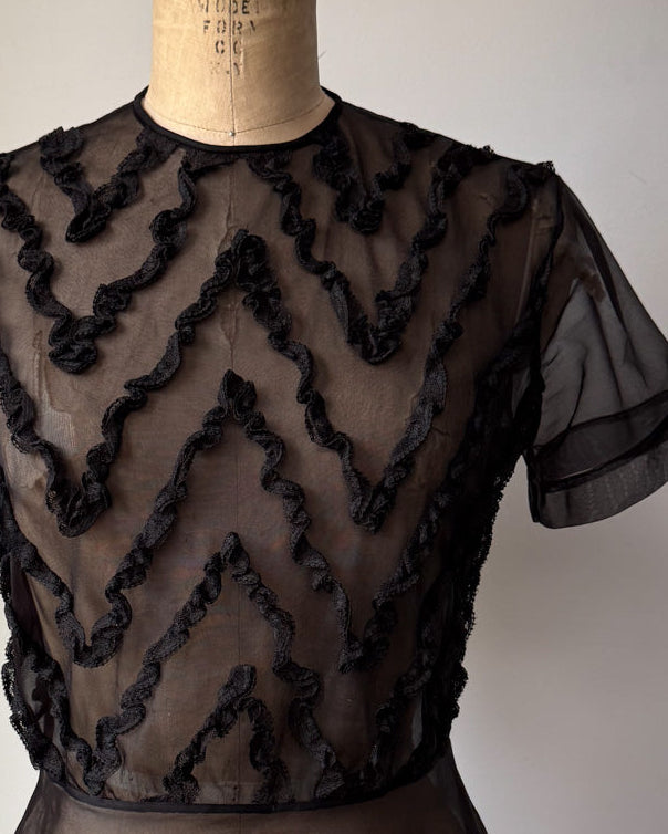 50s Sheer Black Zig Zag Short Sleeve Blouse / M