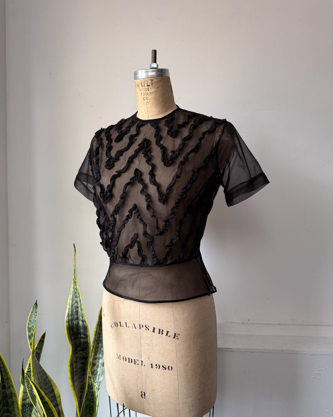 50s Sheer Black Zig Zag Short Sleeve Blouse / M