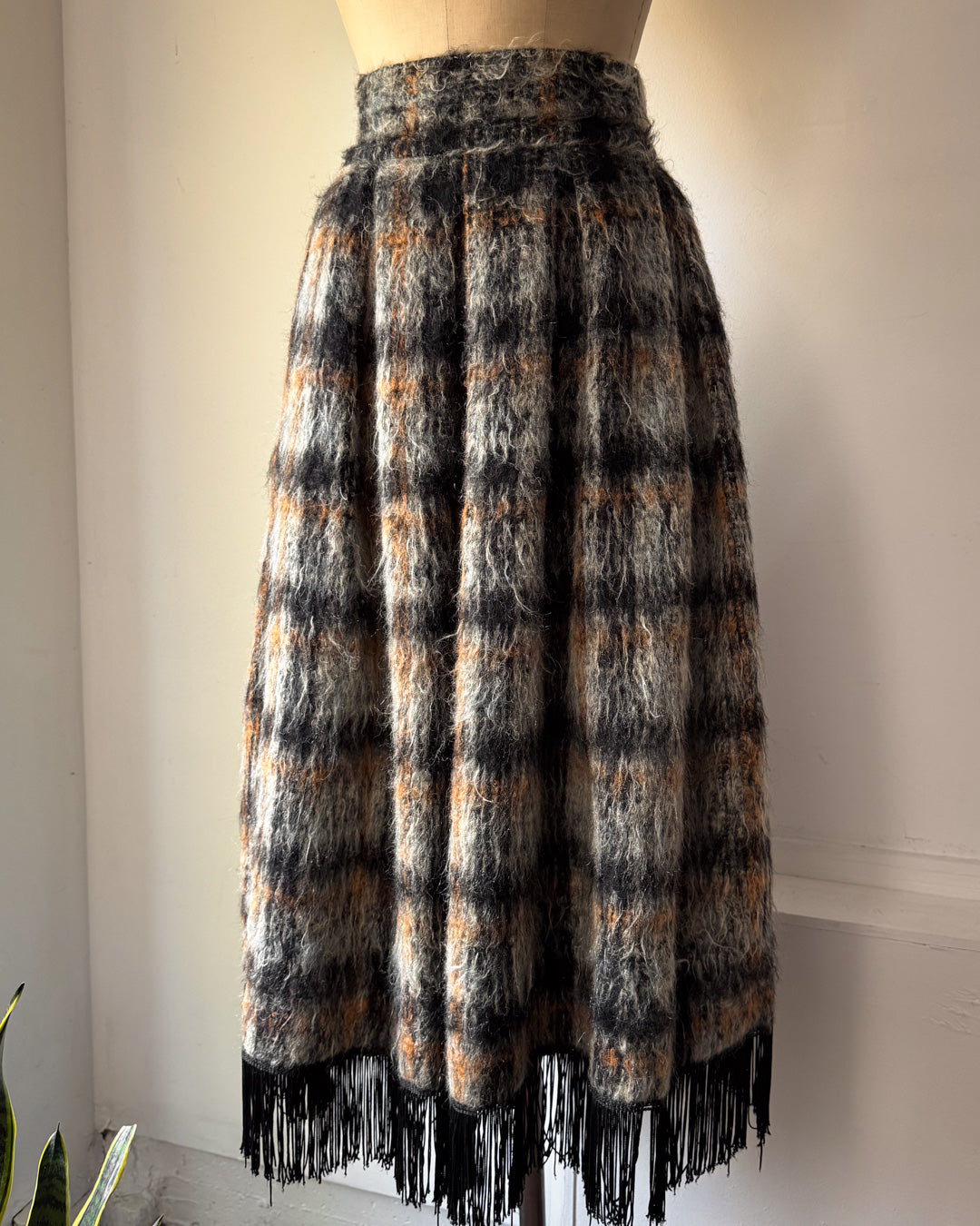 60s Shaggy Gray & Black Fringe Hem Mohair Midi Skirt / S
