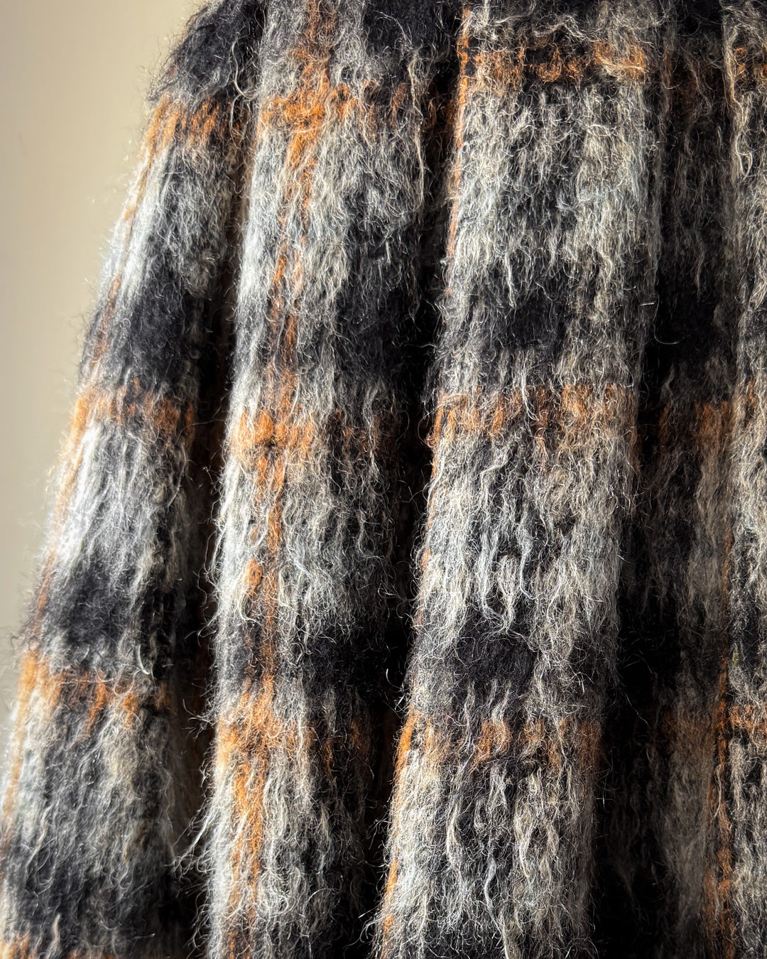 60s Shaggy Gray & Black Fringe Hem Mohair Midi Skirt / S
