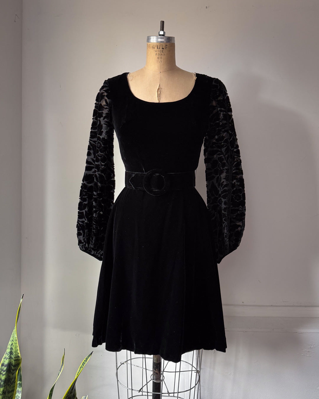 60s Black Velvet Floral Balloon Sleeve Belted Mini Dress / XS