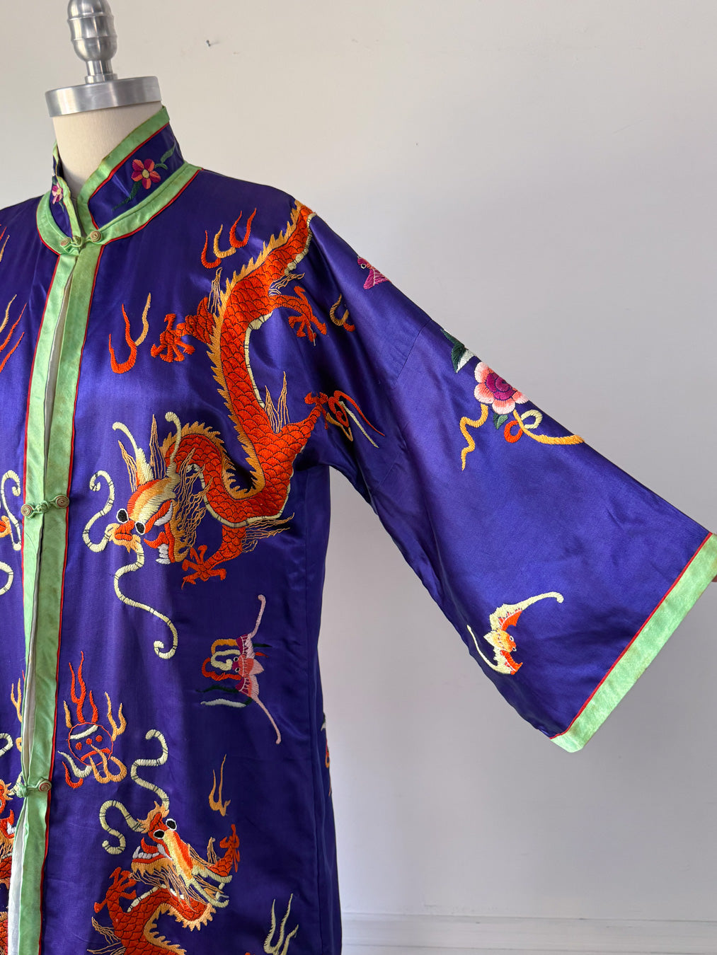60s Colorful Embroidered Silk Robe / M