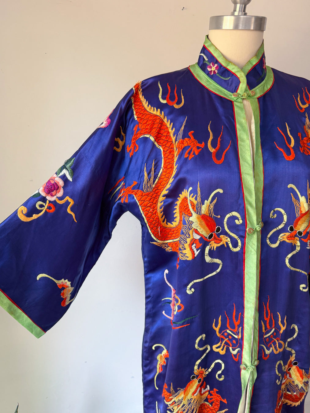 60s Colorful Embroidered Silk Robe / M