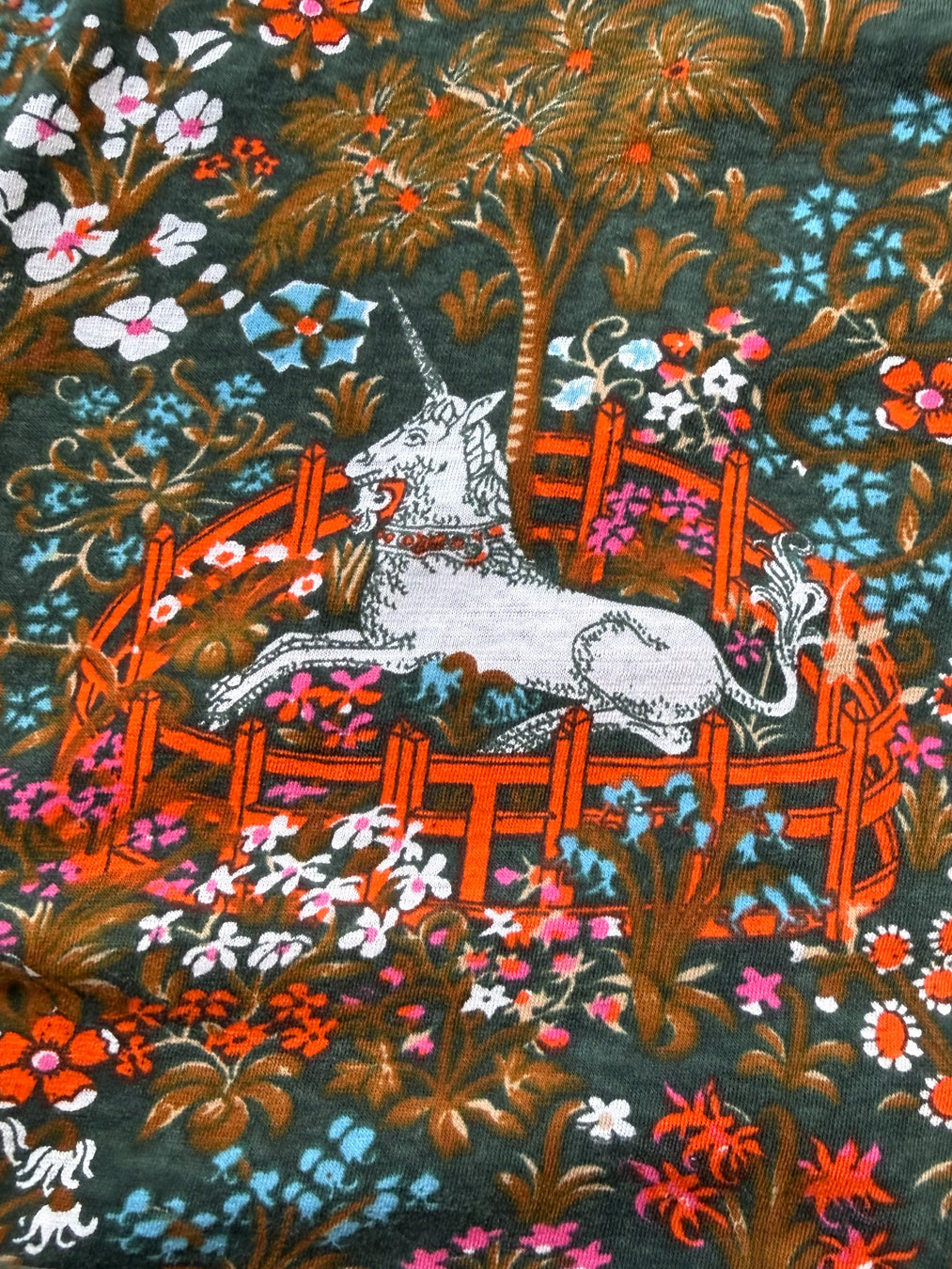 70s Unicorn in Captivity Novelty Print Shirt / M
