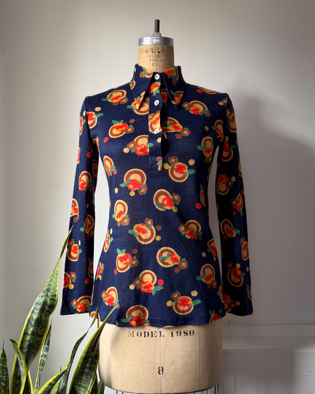 70s Navy Blue Floral Knit Collared Top / M