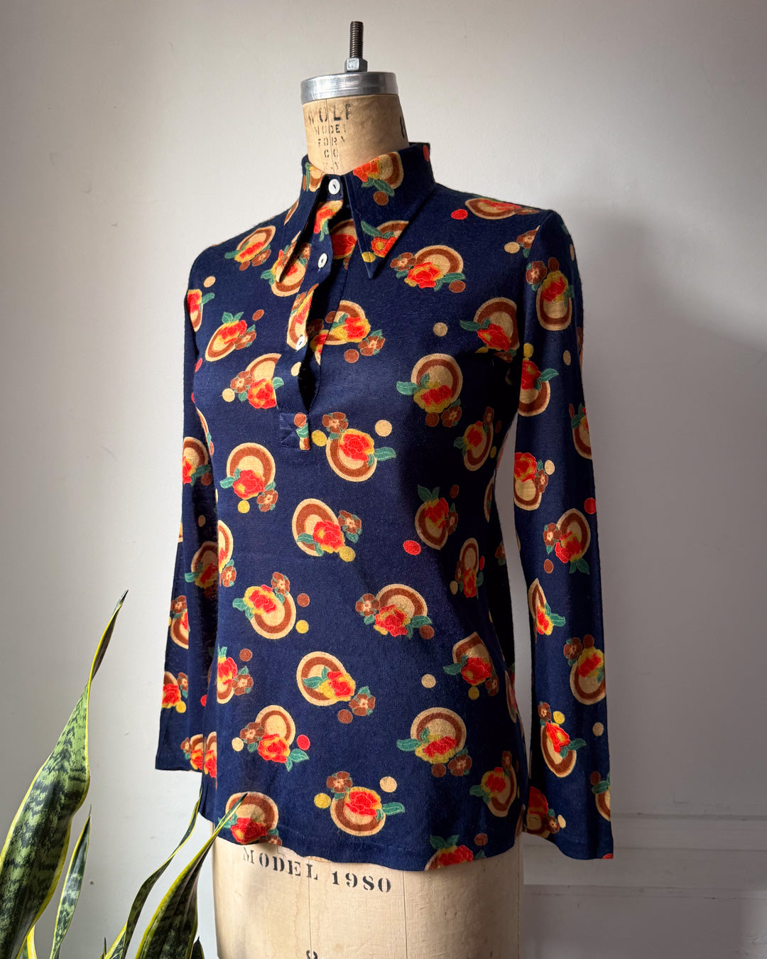 70s Navy Blue Floral Knit Collared Top / M