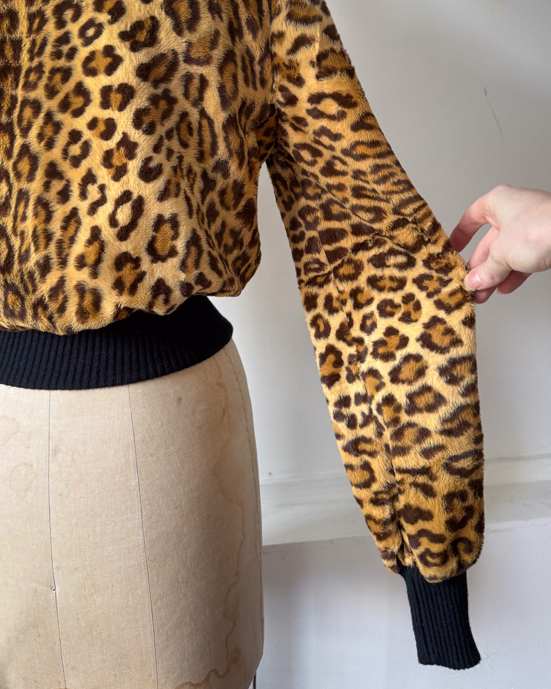 70s Leopard Print Faux Fur Cropped Jacket / S-M