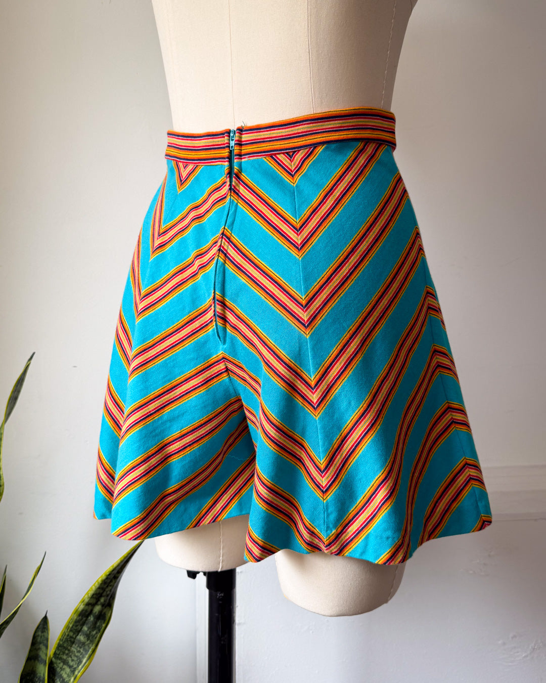 70s Chevron Flutter Shorts / S
