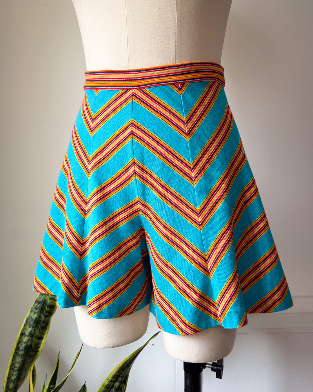 70s Chevron Flutter Shorts / S
