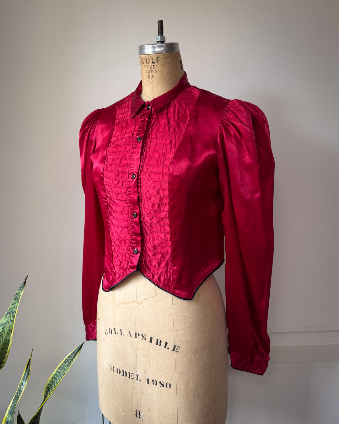 70s Vampiric Red Satin Collared Crop Blouse Top / S