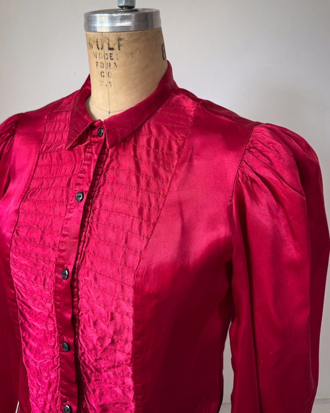70s Vampiric Red Satin Collared Crop Blouse Top / S
