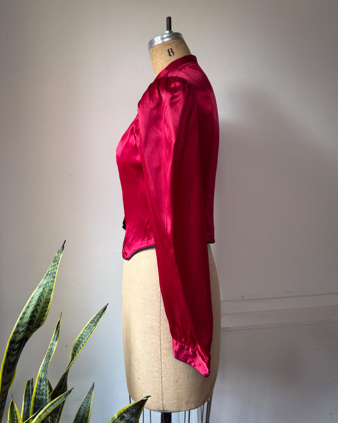 70s Vampiric Red Satin Collared Crop Blouse Top / S