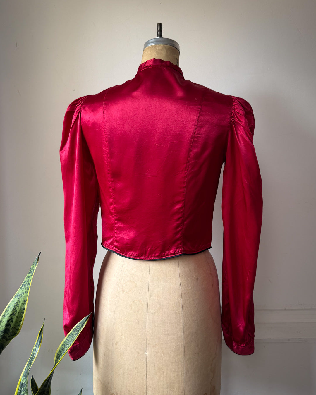 70s Vampiric Red Satin Collared Crop Blouse Top / S