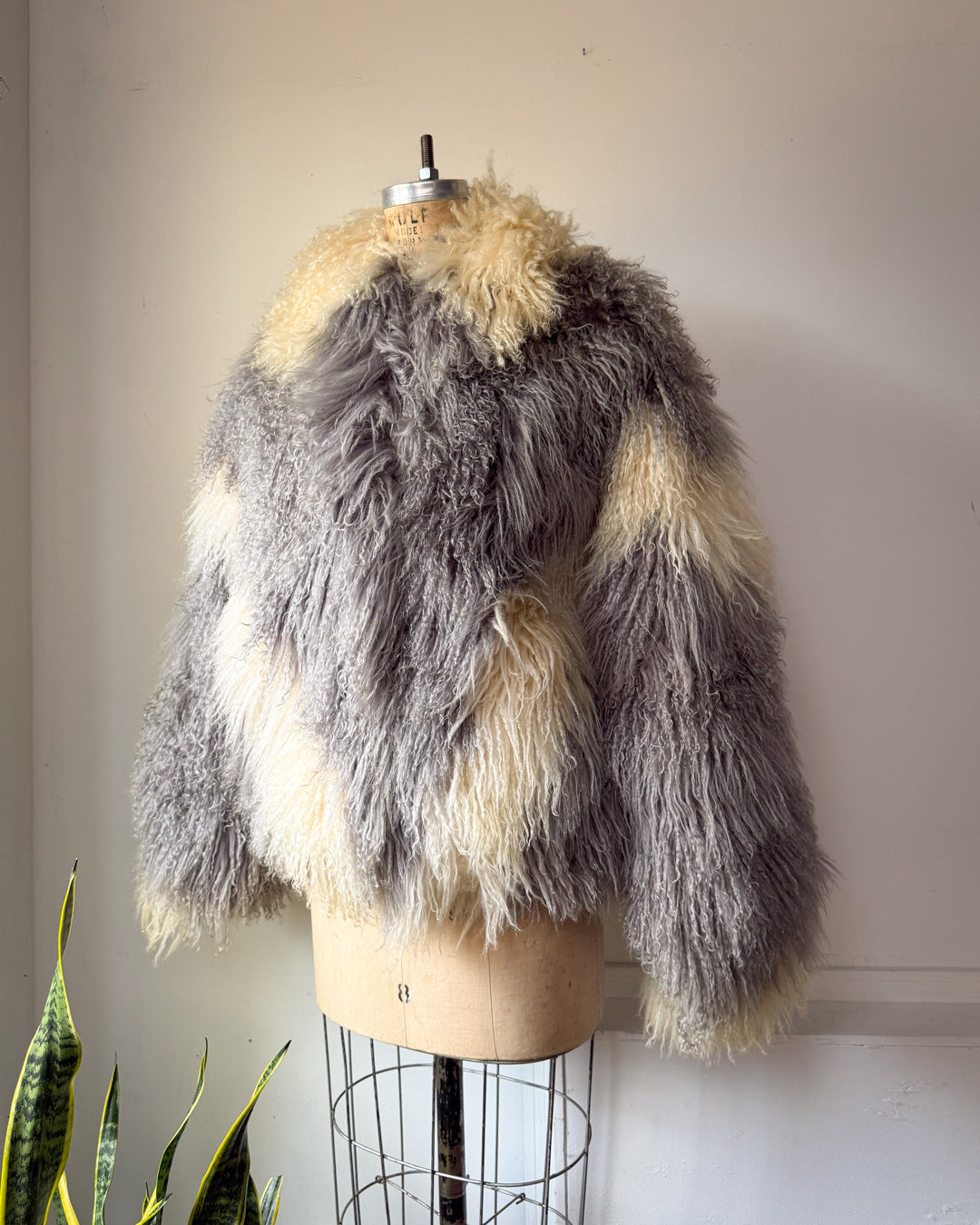 70s Ivory & Gray Shaggy Tibetan Lamb Fur Batwing Sleeve Coat / S-XL