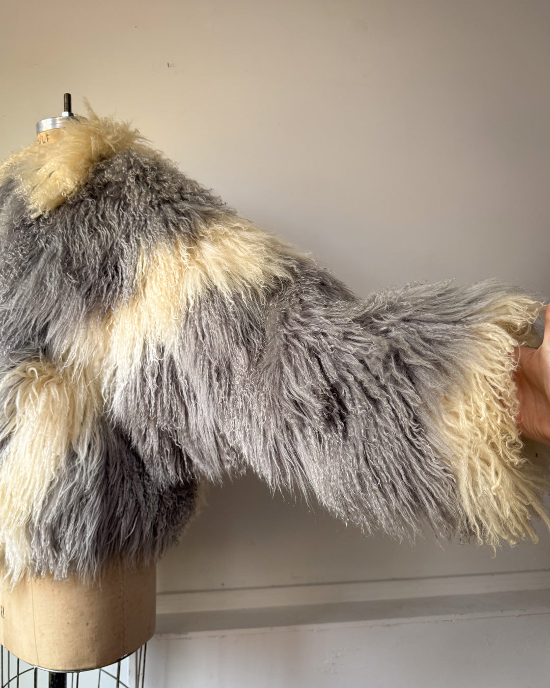 70s Ivory & Gray Shaggy Tibetan Lamb Fur Batwing Sleeve Coat / S-XL