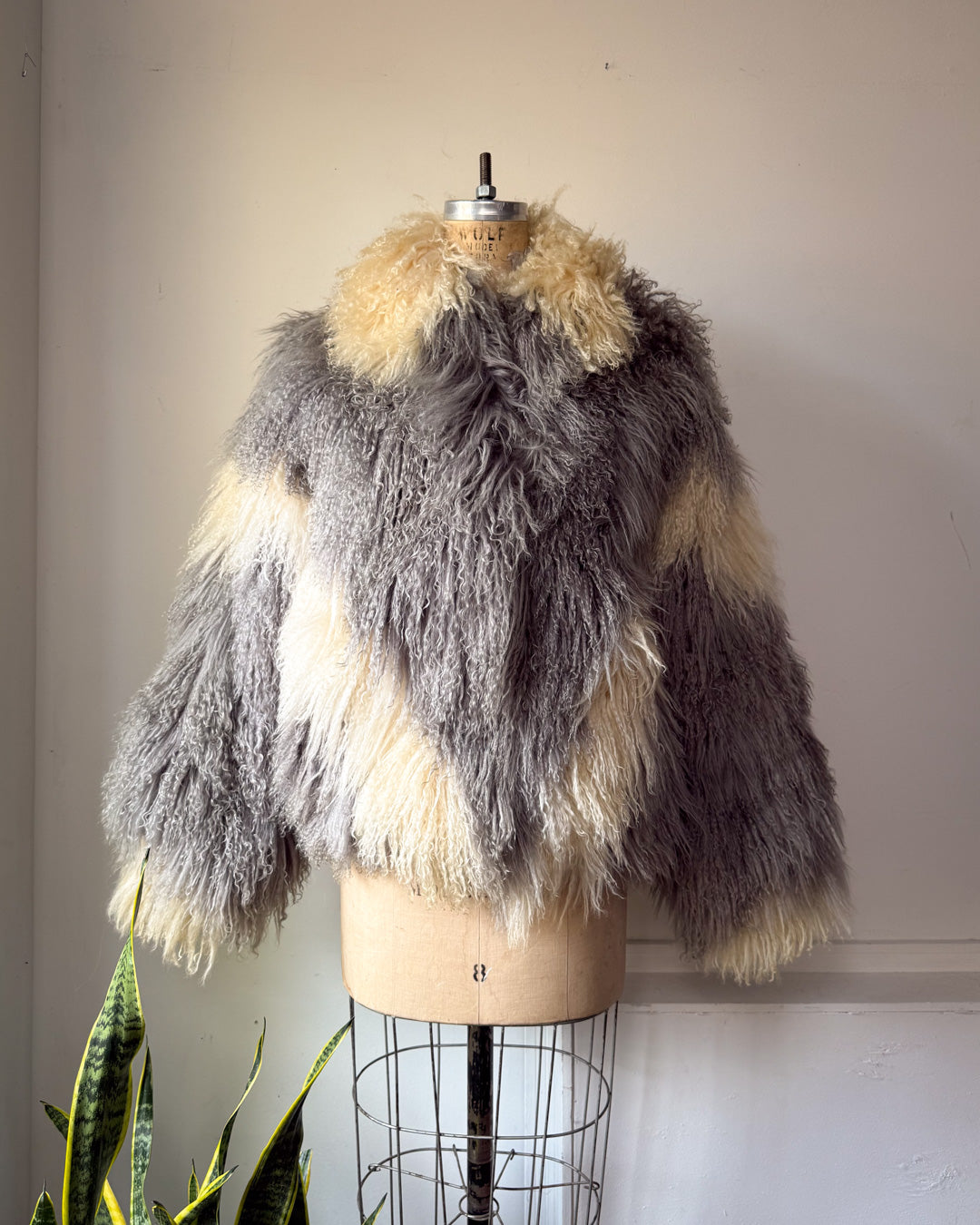70s Ivory & Gray Shaggy Tibetan Lamb Fur Batwing Sleeve Coat / S-XL