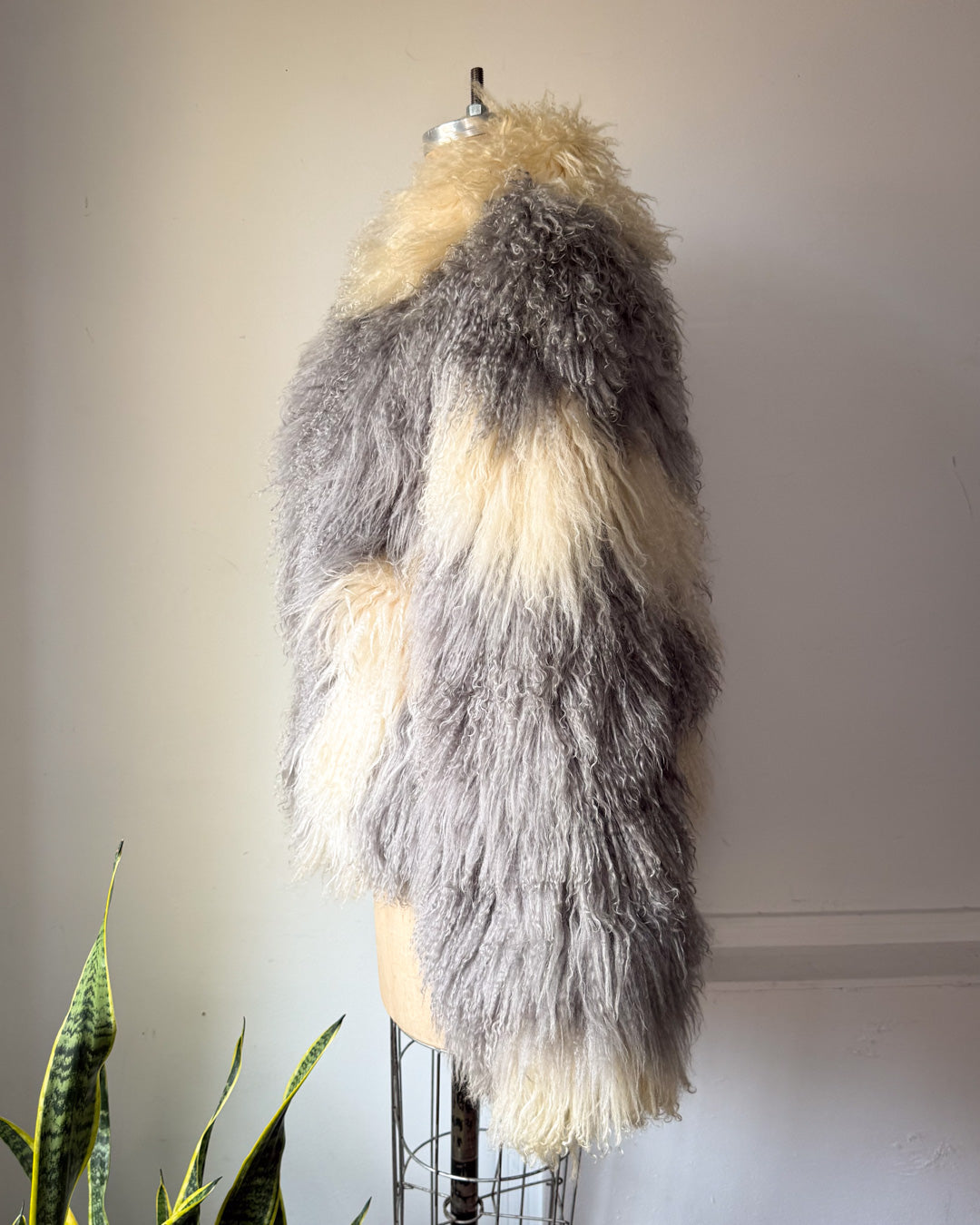 70s Ivory & Gray Shaggy Tibetan Lamb Fur Batwing Sleeve Coat / S-XL