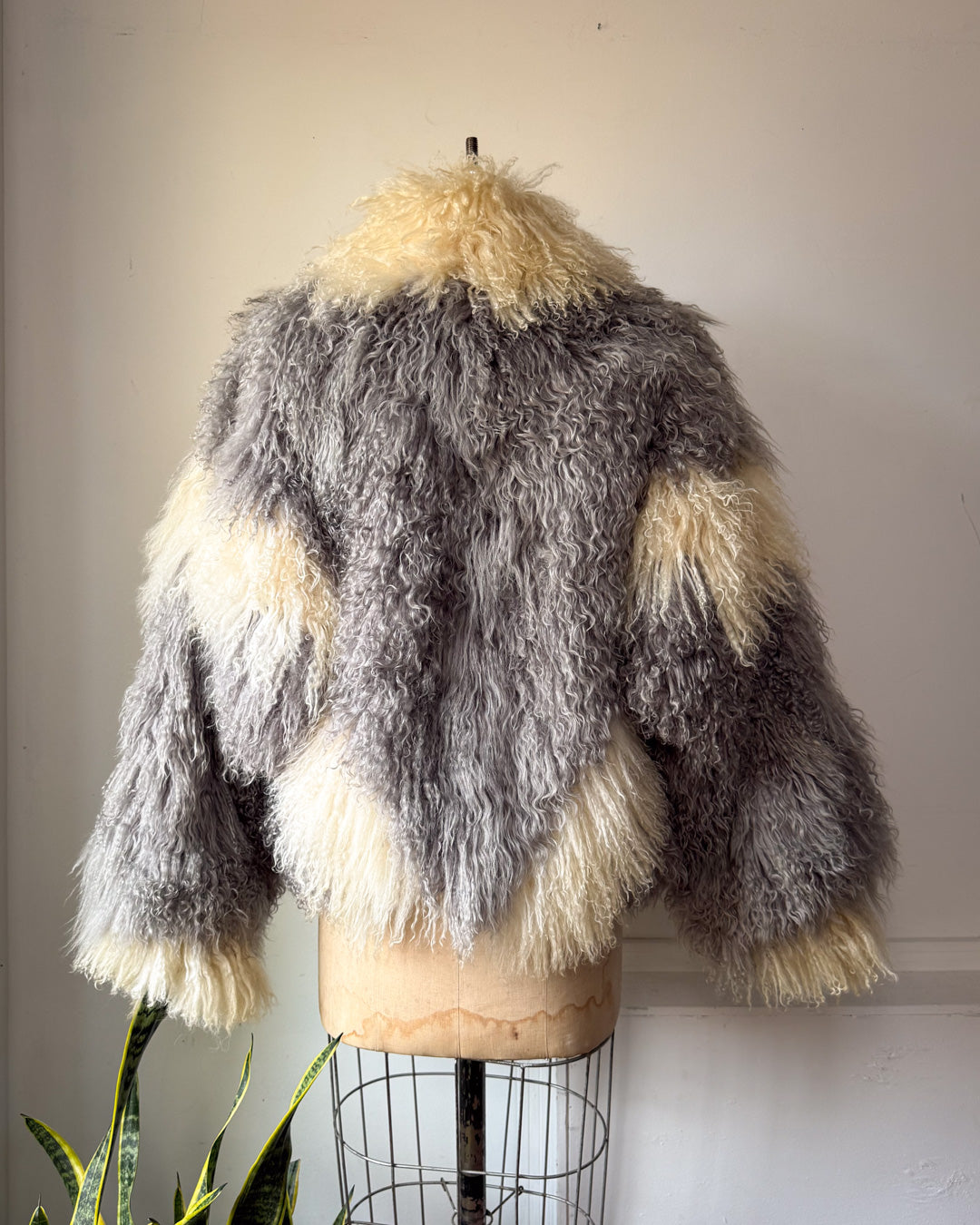 70s Ivory & Gray Shaggy Tibetan Lamb Fur Batwing Sleeve Coat / S-XL