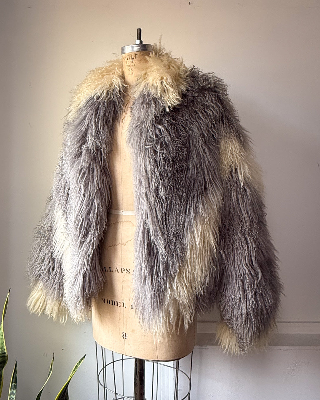 70s Ivory & Gray Shaggy Tibetan Lamb Fur Batwing Sleeve Coat / S-XL