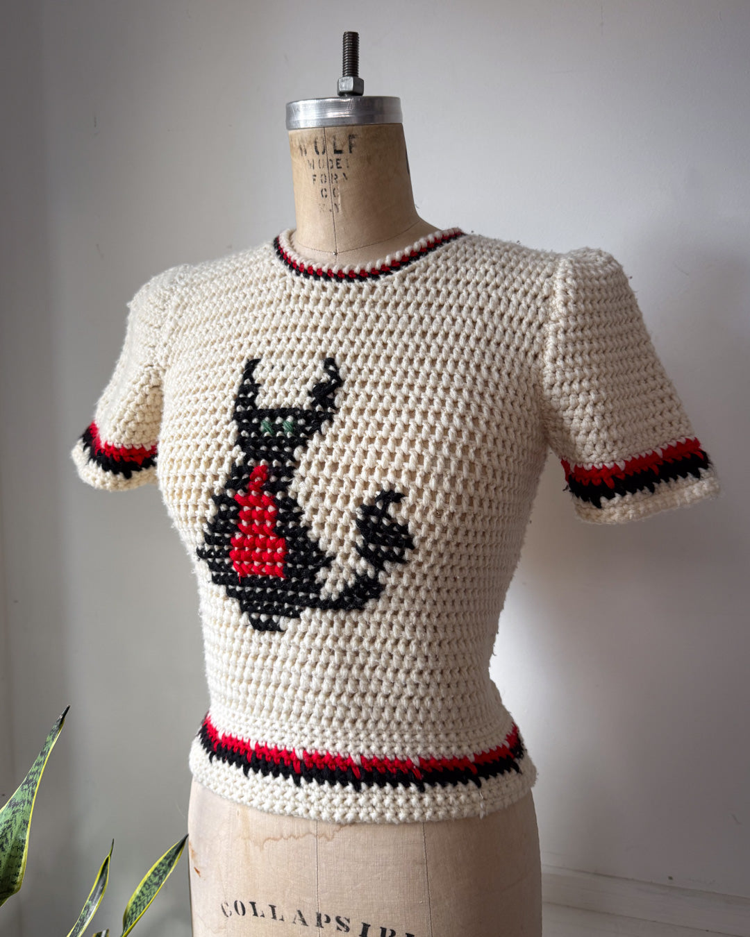 70s Devil Cat Novelty Graphic Knit Soft Wool Crop Sweater / XS
