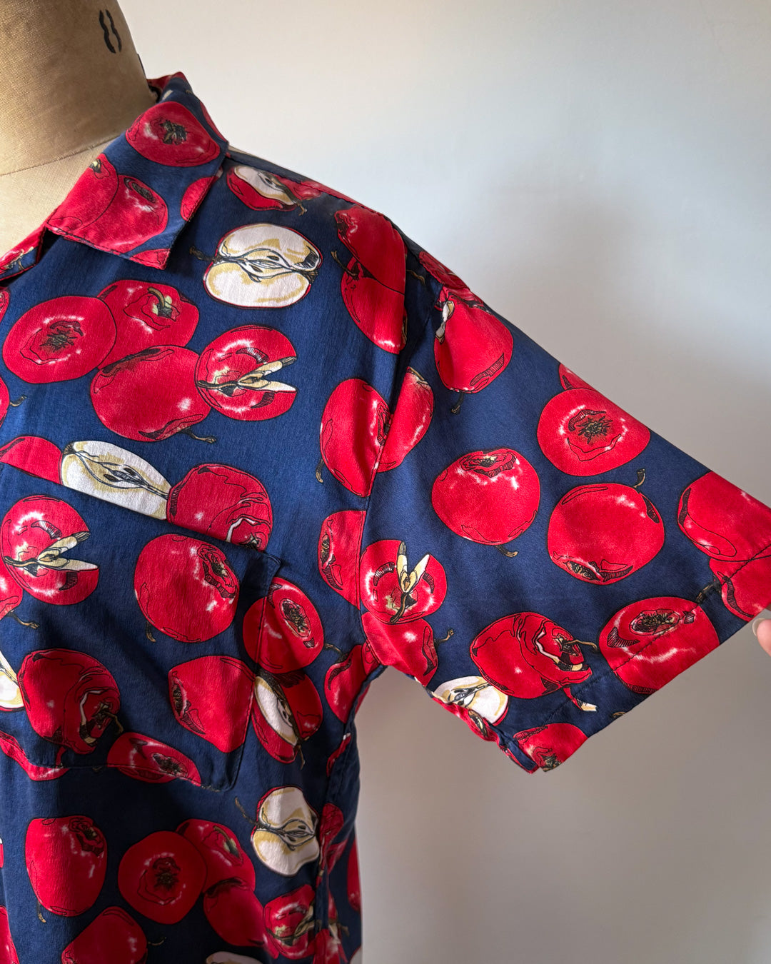 90s Nicole Miller Novelty Apple Print Silk Shirt / S-M