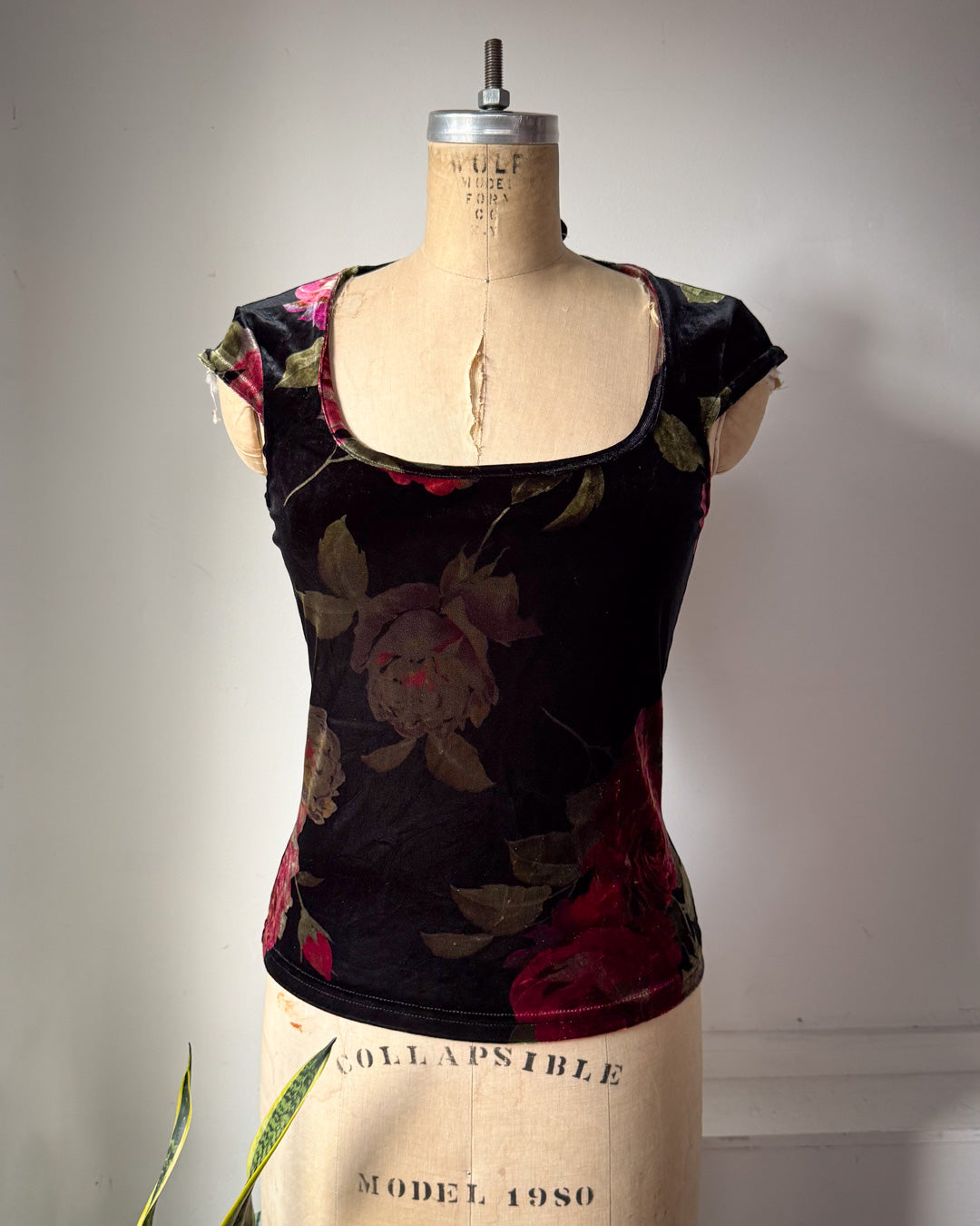 90s Dark Floral Velvet Cap Sleeve Open Back Tie Crop Top / M