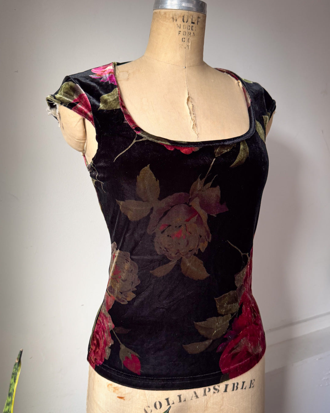 90s Dark Floral Velvet Cap Sleeve Open Back Tie Crop Top / M