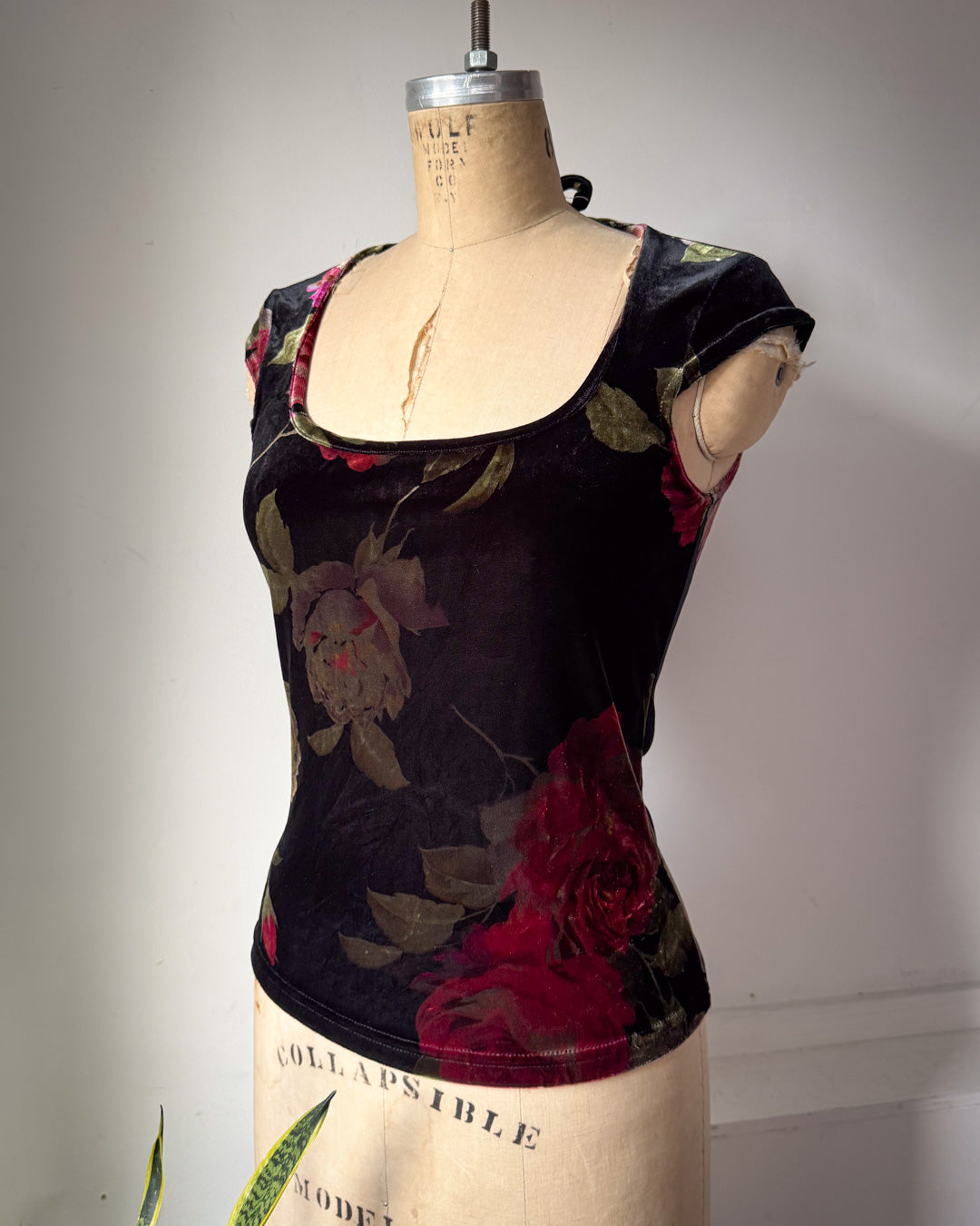 90s Dark Floral Velvet Cap Sleeve Open Back Tie Crop Top / M