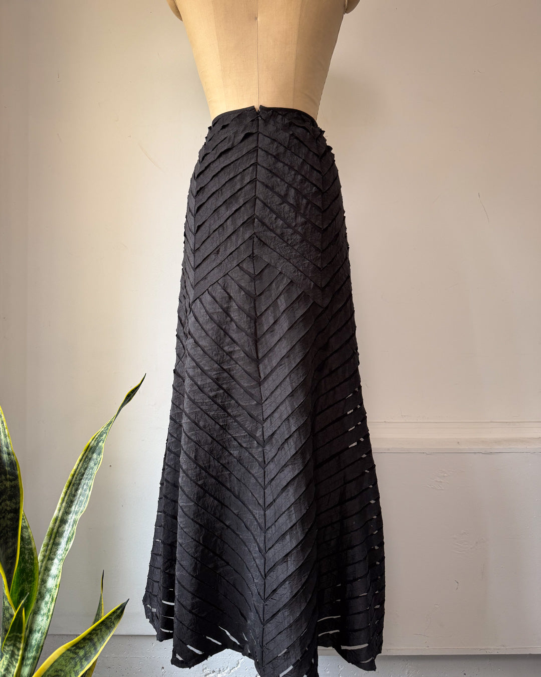 Y2K Black Chevron Applique Textured Maxi Skirt / L