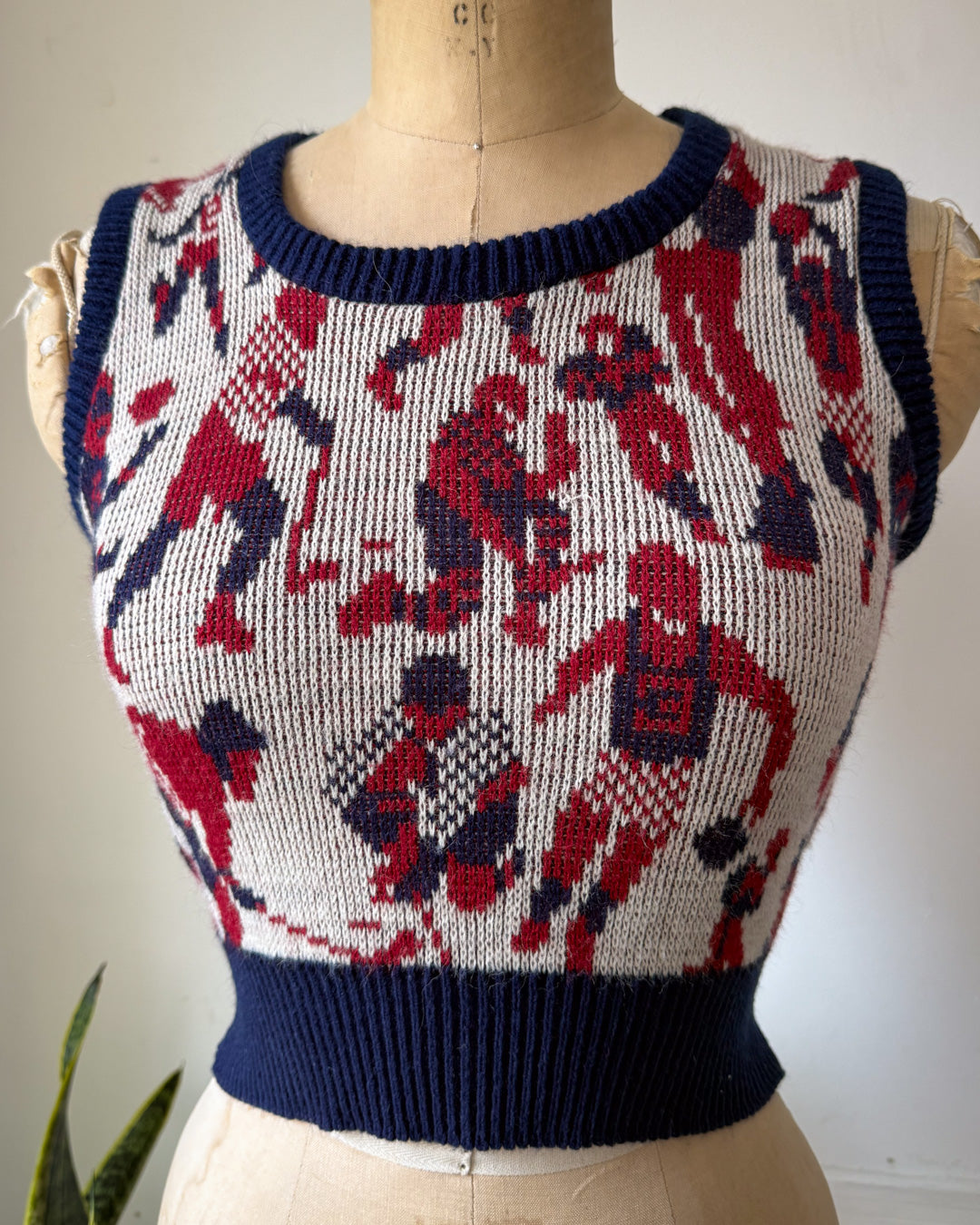 70s Novelty Sports People Crop Knit Vest / S