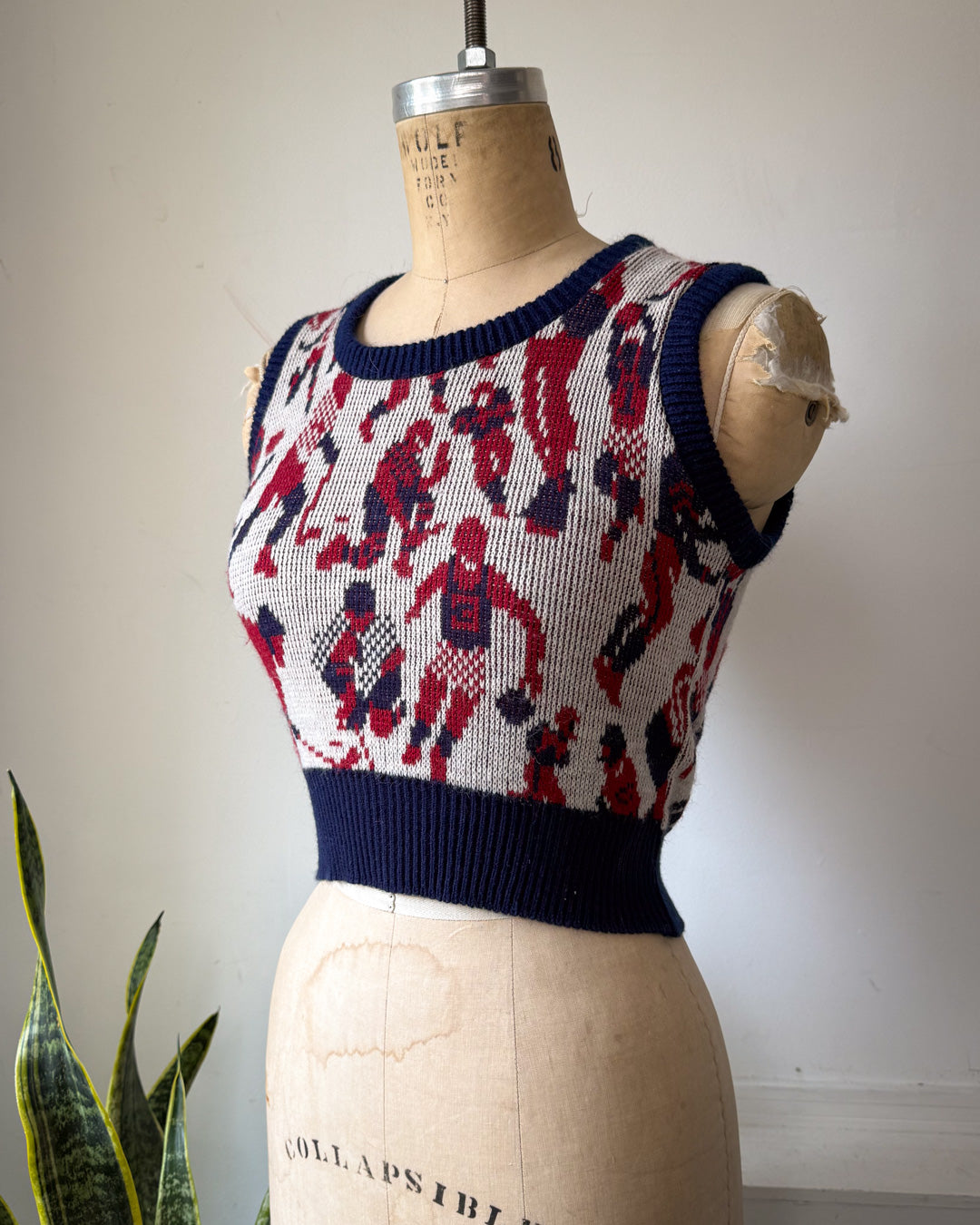 70s Novelty Sports People Crop Knit Vest / S