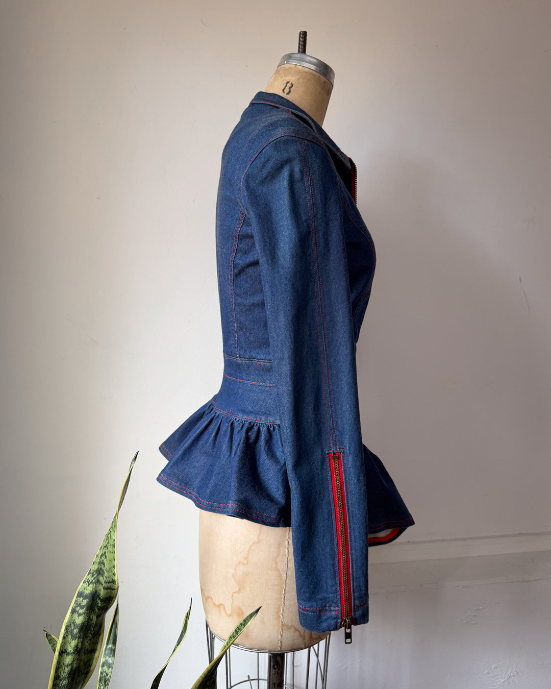 00s Betsey Johnson Blue Denim Ruffled Peplum Contrast Zipper Jacket  / S