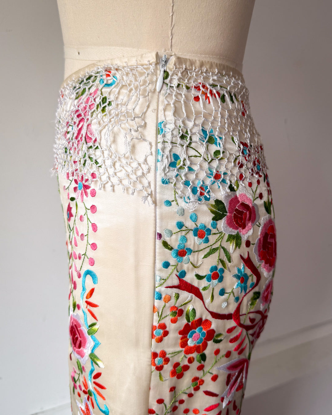 90s Norma Kamali Silk Piano Shawl Embroidered Pants / S